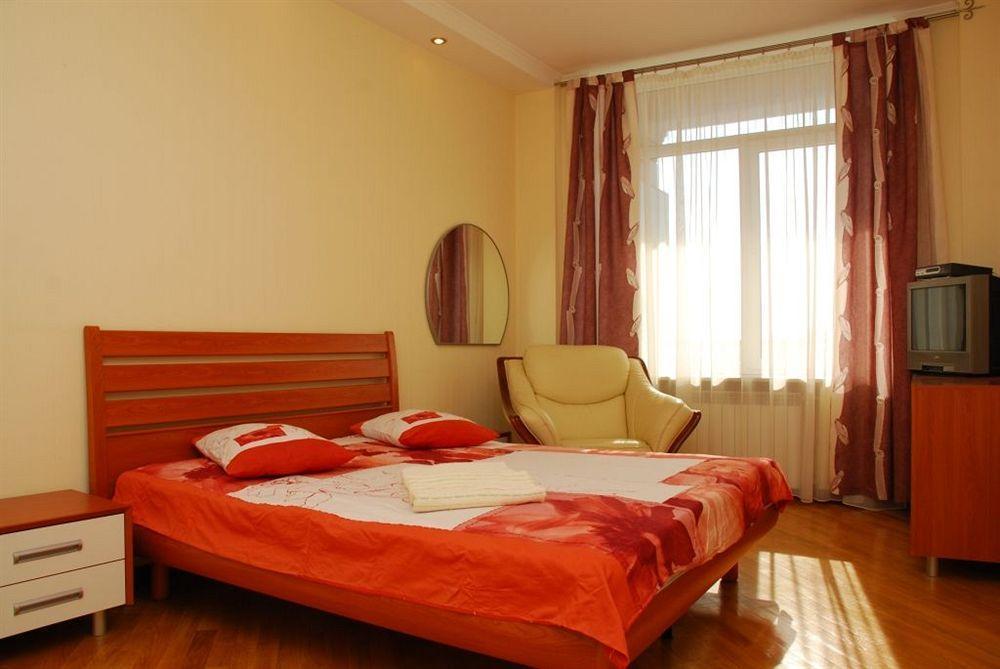 Pecherskie Lipki Kyiv Exterior photo